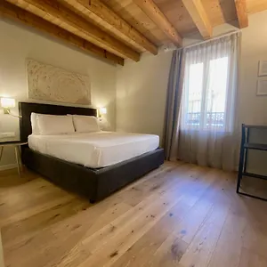 malvezzi24-boutique-rooms.it-lombardy.com/